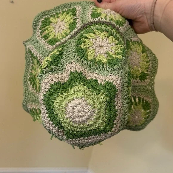 Steve Madden Green Crochet Hat - Picture 4 of 6